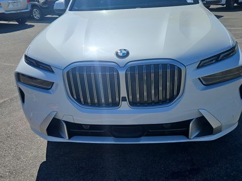 Used 2023 BMW X7 xDrive40i w/ Premium Package image 4