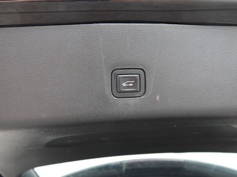 Used 2019 Chevrolet Traverse LT image 13