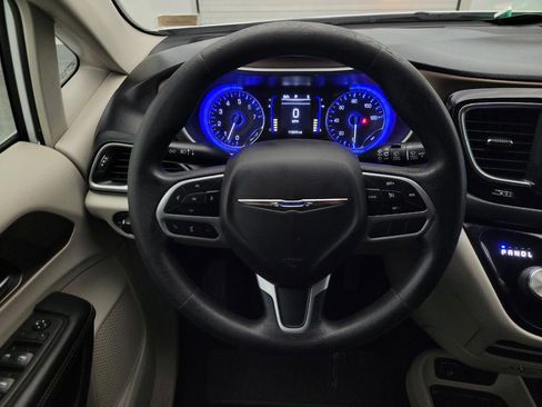 Used 2020 Chrysler Voyager L FWD image 22