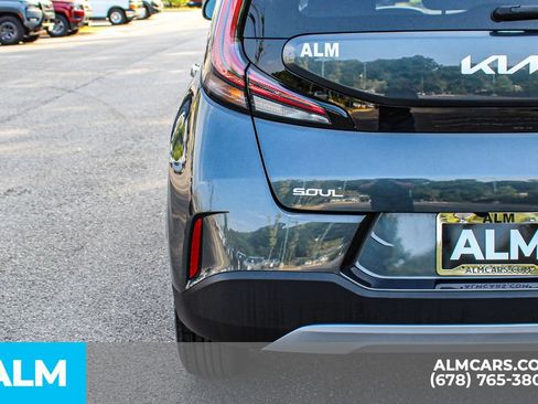 Used 2025 Kia Soul LX w/ LX Technology Package FWD image 12