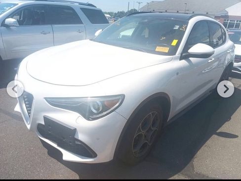 Used 2023 Alfa Romeo Stelvio Ti AWD/4WD image 2