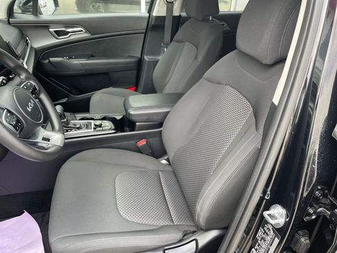 Used 2025 Kia Sportage LX FWD image 17