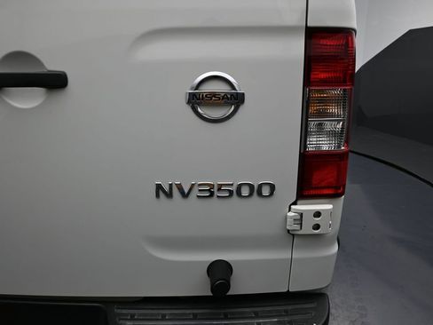 Used 2018 Nissan NV 3500 S RWD image 9