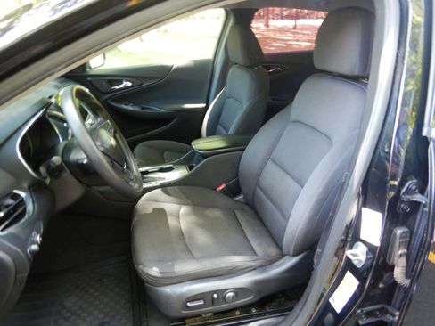 Used 2020 Chevrolet Malibu LT FWD image 12