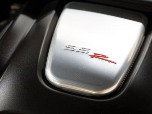 Used 2004 Chevrolet SSR w/ Preferred Equipment Group RWD image 29