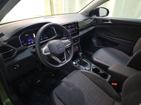 Used 2025 Volkswagen Taos SE AWD/4WD image 24