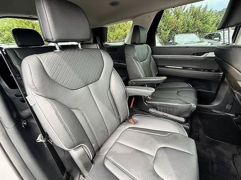 Used 2025 Hyundai Palisade SEL FWD image 24