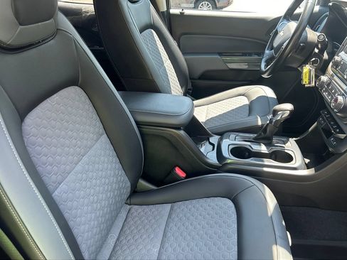 Used 2022 Chevrolet Colorado Z71 AWD/4WD image 17