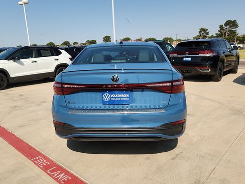 Used 2025 Volkswagen Jetta SE w/ Sunroof Package FWD image 6