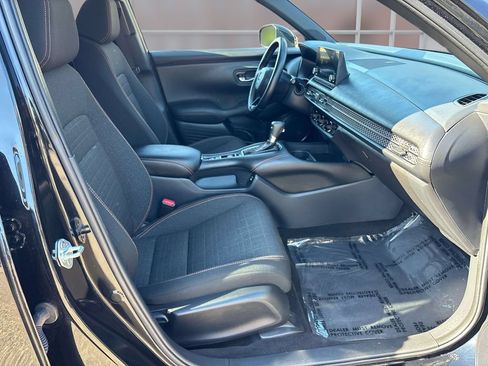 Used 2025 Honda HR-V Sport image 16