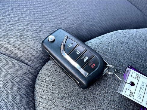 Used 2021 Toyota Camry LE FWD image 11