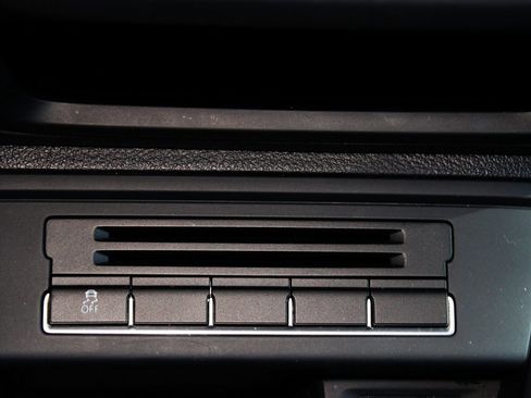 Used 2017 Volkswagen Tiguan S image 17