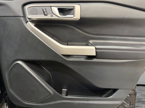Used 2023 Ford Explorer Limited image 13