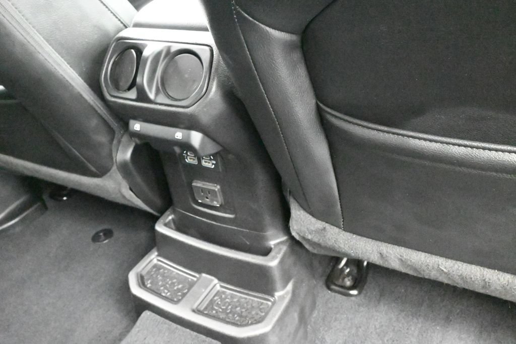 Used 2018 Jeep Wrangler Unlimited Sahara AWD/4WD image 37