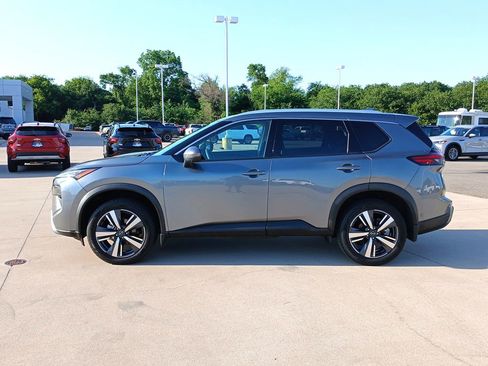 Used 2024 Nissan Rogue SL FWD image 5