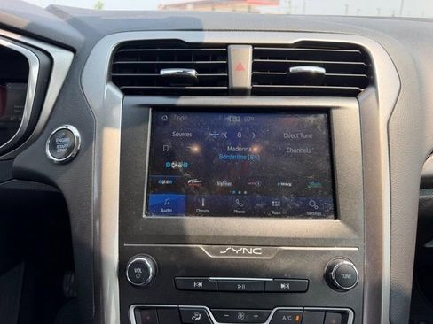 Used 2020 Ford Fusion SE FWD image 12