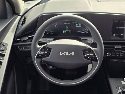 New 2026 Kia Niro LX image 16
