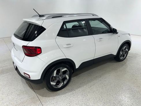 Used 2025 Hyundai Venue SEL FWD image 5