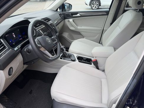 Used 2023 Volkswagen Tiguan SE w/ Panoramic Sunroof Package AWD/4WD image 12
