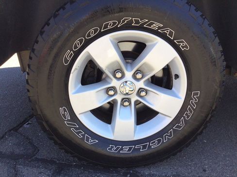 Used 2019 RAM 1500 Classic SLT AWD/4WD image 38