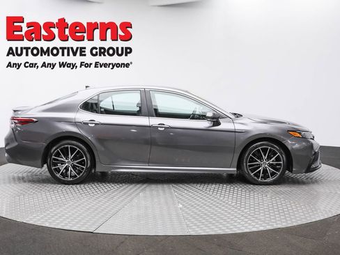 Used 2023 Toyota Camry SE FWD image 4