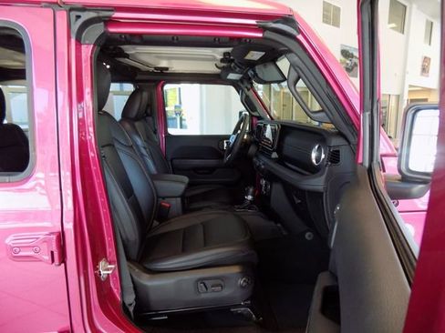 Certified 2024 Jeep Wrangler Unlimited Sahara AWD/4WD image 24