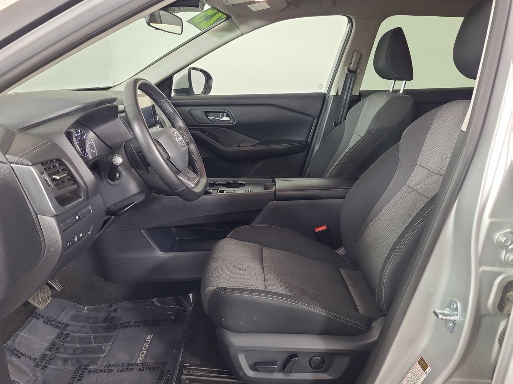 Used 2025 Nissan Rogue SV FWD image 19