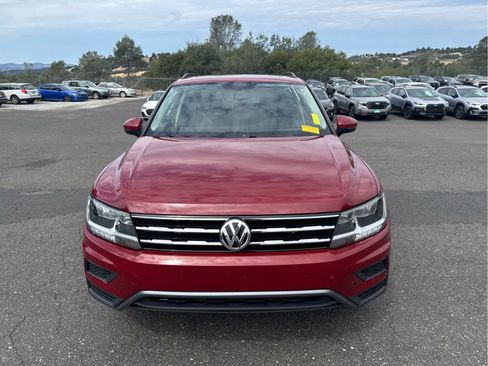Used 2021 Volkswagen Tiguan SE w/ Panoramic Sunroof Package FWD image 2