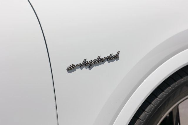 Used 2025 Porsche Cayenne Turbo AWD/4WD image 33