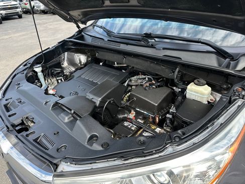 Used 2016 Toyota Highlander XLE image 14