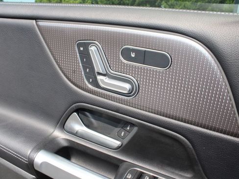 Used 2023 Mercedes-Benz GLB 250 4MATIC image 26