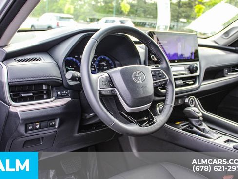 Used 2024 Toyota Grand Highlander AWD image 34