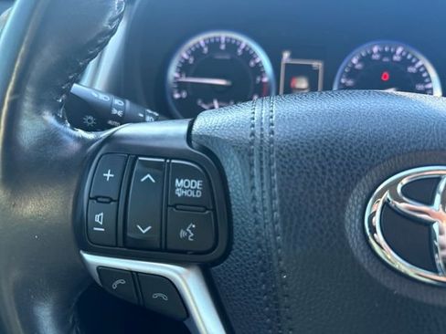 Used 2018 Toyota Highlander XLE image 28