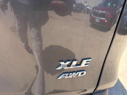 Used 2022 Toyota RAV4 XLE AWD/4WD image 13