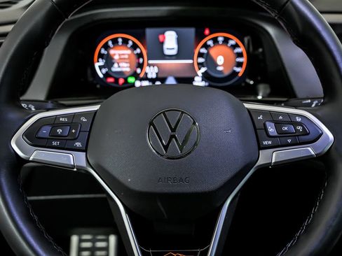 Used 2025 Volkswagen Atlas Peak Edition SE image 19