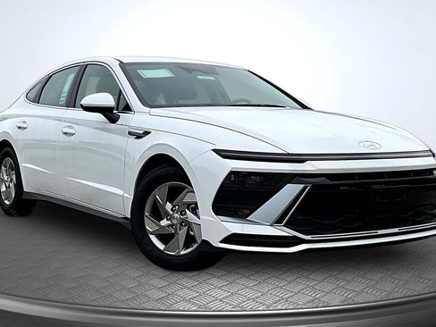 New 2026 Hyundai Sonata SE FWD image 3