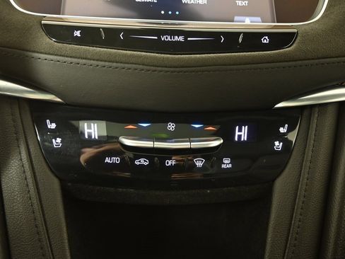 Used 2018 Cadillac XT5 Platinum w/ Driver Assist Package image 30