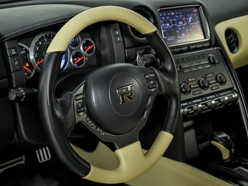 Used 2015 Nissan GT-R Premium AWD/4WD image 20