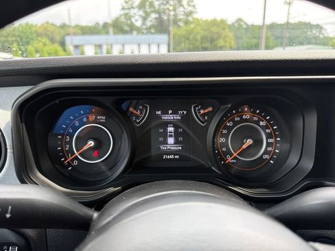 Certified 2024 Jeep Gladiator Sport AWD/4WD image 9