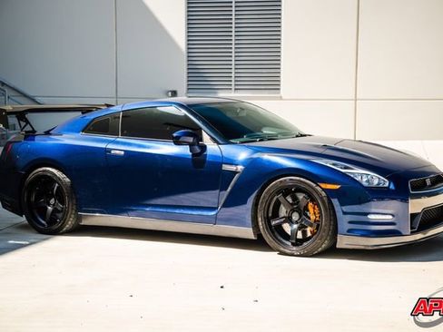 Used 2014 Nissan GT-R Premium AWD/4WD image 6