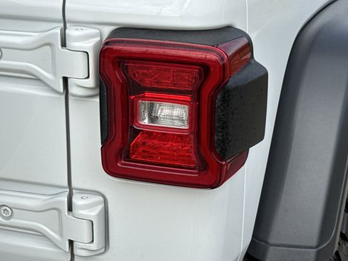 Used 2021 Jeep Wrangler Unlimited Rubicon w/ LED Lighting Group image 11