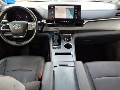 Used 2023 Toyota Sienna XSE w/ XSE Plus Package image 18