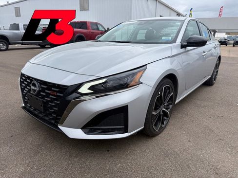 Used 2025 Nissan Altima 2.5 SR image 1