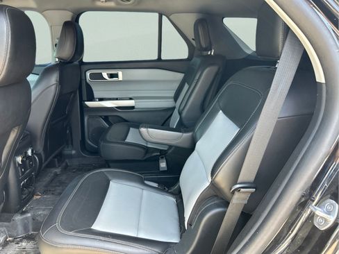 Used 2023 Ford Explorer XLT w/ Equipment Group 202A RWD image 9