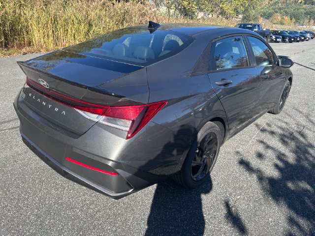 New 2026 Hyundai Elantra SEL Sport FWD image 5