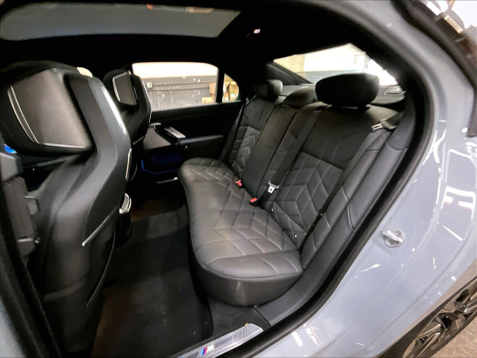 Used 2025 BMW 760i xDrive AWD/4WD image 31