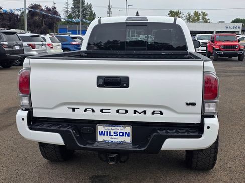 Used 2023 Toyota Tacoma TRD Off-Road w/ Technology Package AWD/4WD image 8