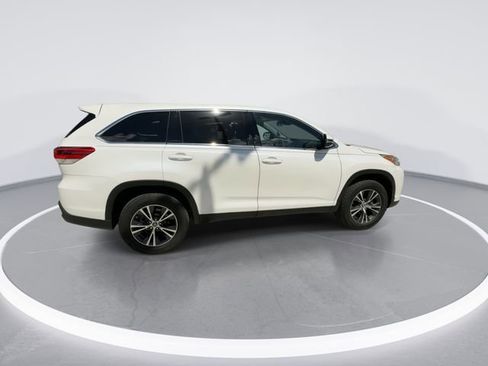 Used 2019 Toyota Highlander LE image 8