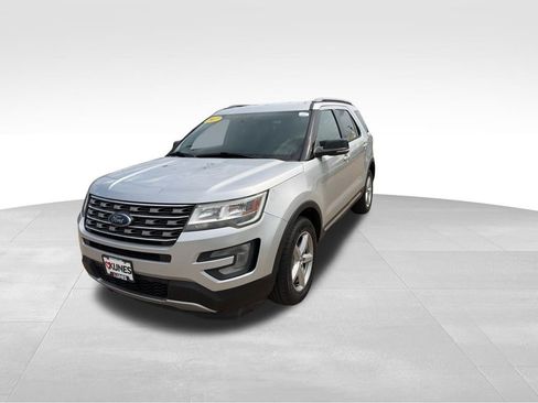 Used 2017 Ford Explorer XLT AWD/4WD image 5