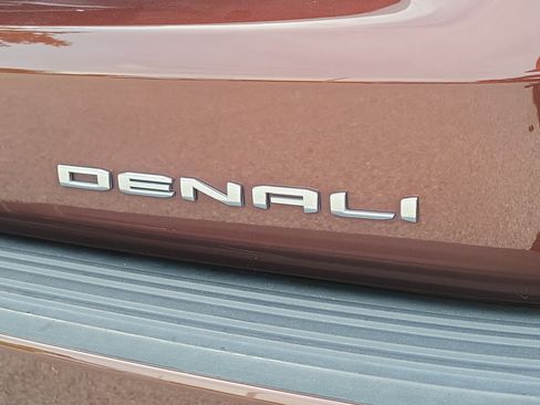 Used 2022 GMC Yukon Denali AWD/4WD image 11